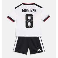 Camiseta Alemania Leon Goretzka #8 Primera Equipación Replica Mundial 2026 para niños mangas cortas (+ Pantalones cortos)
